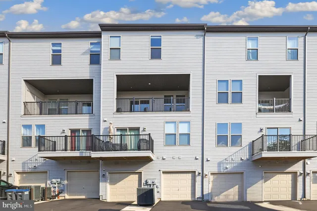$644,900 | 13508 INNOVATION Sta Loop, Unit 3B, Herndon, VA 20171
