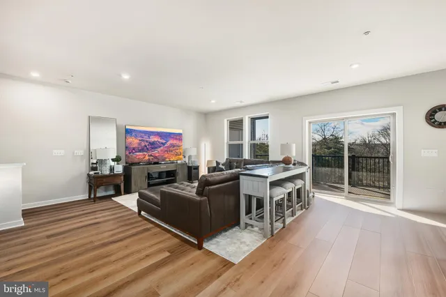 $644,900 | 13508 INNOVATION Sta Loop, Unit 3B, Herndon, VA 20171