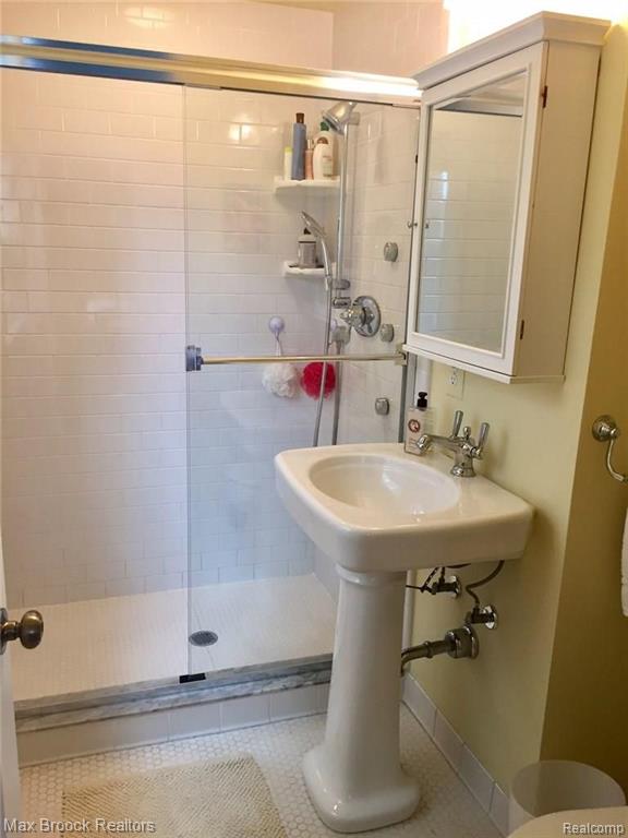 33118 Hearthstone Road Farmington Hills, MI 48334 - Photo 29 of 37