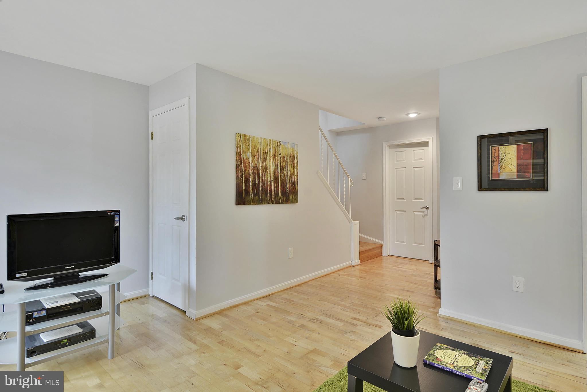 2059 South Glebe Road Arlington, VA 22206 - Photo 12 of 20 a living room with furniture and a flat screen tv