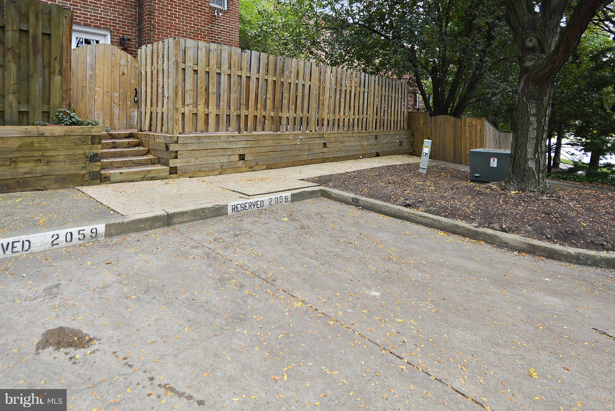 2059 South Glebe Road Arlington, VA 22206 - Photo 16 of 20 a view of a backyard with wooden fence