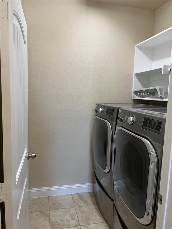 8 Pleasant Valley Sanger, TX 76266 - Photo 18 of 26 a utility room with dryer and washer