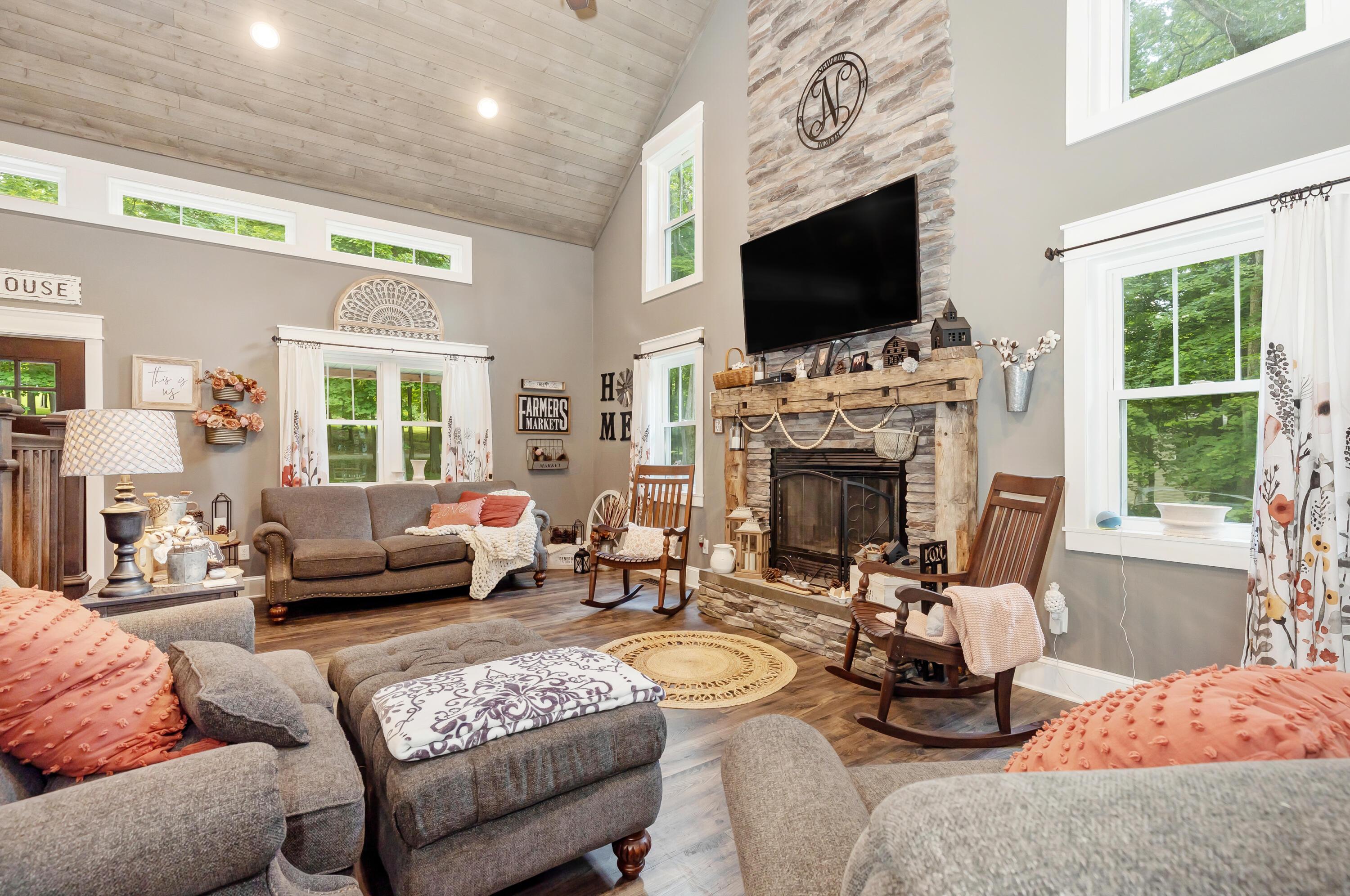 5173 Pleasant Chapel Road Southeast Newark, OH 43056 - Photo 8 of 118 6-LivingRoom