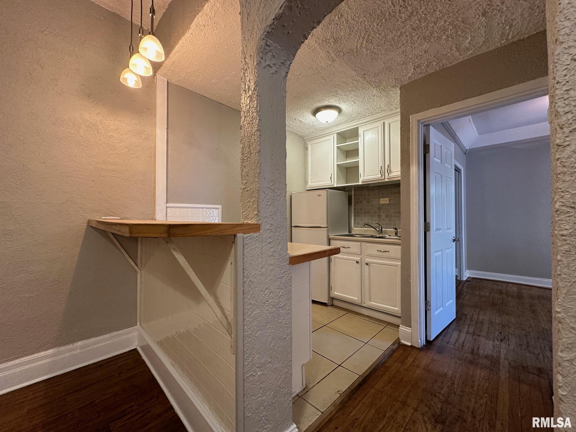 333 South Douglas Avenue, Unit 3 Springfield, IL 62704 - Photo 4 of 12