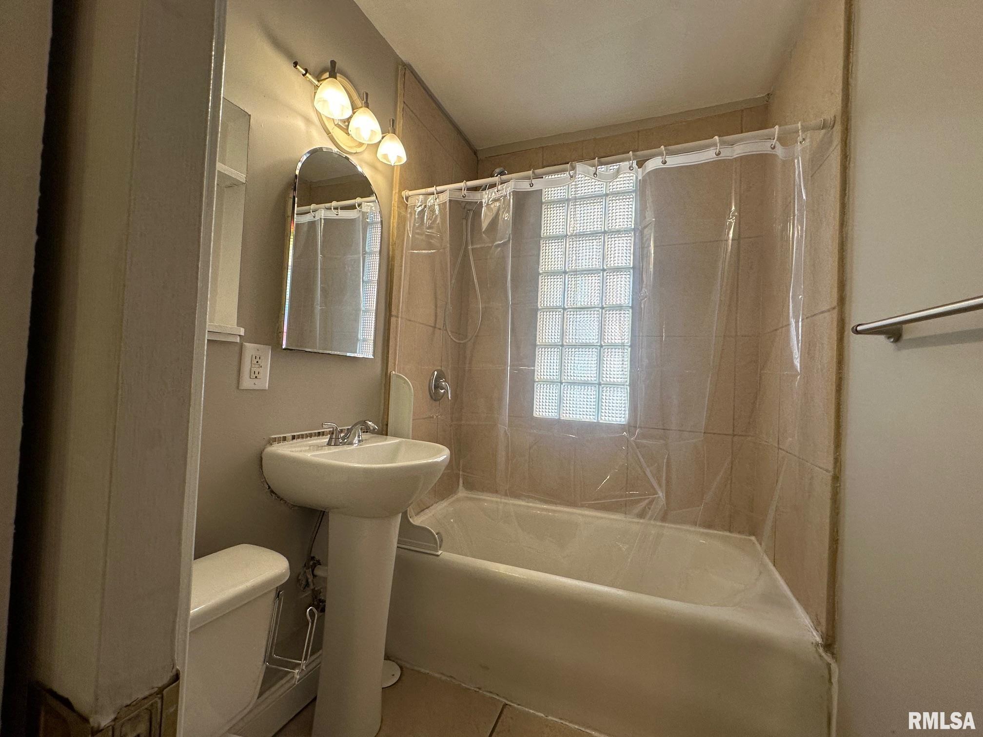 333 South Douglas Avenue, Unit 3 Springfield, IL 62704 - Photo 9 of 12