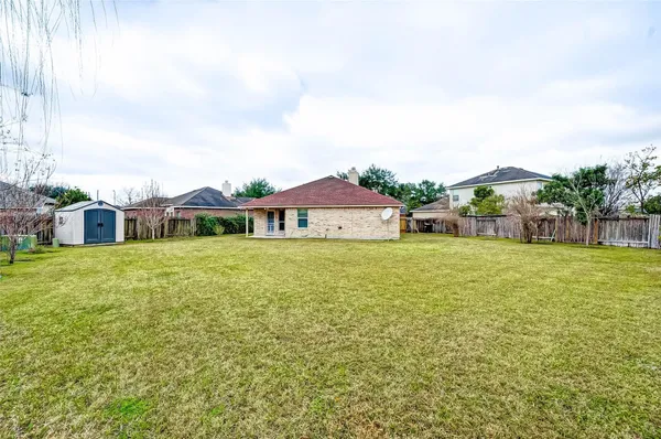 a front view of house with yard
