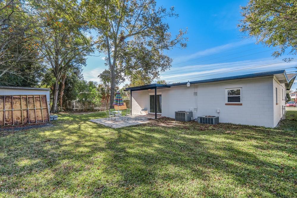 4427 Barnes Road South Jacksonville, FL 32207 - Photo 35 of 39 a view of a backyard with a garden