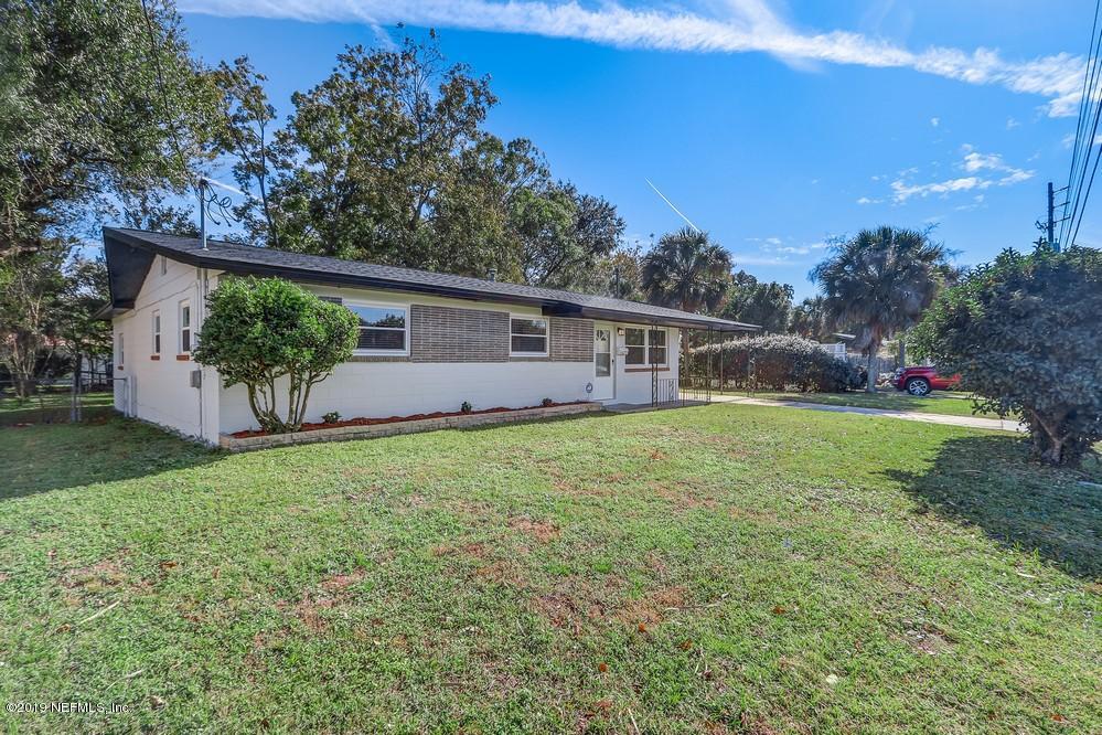 4427 Barnes Road South Jacksonville, FL 32207 - Photo 4 of 39 a view of house with backyard and garden