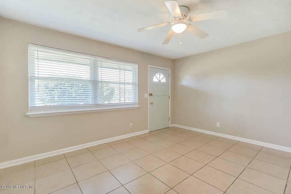4427 Barnes Road South Jacksonville, FL 32207 - Photo 6 of 39 a view of an empty room with a window