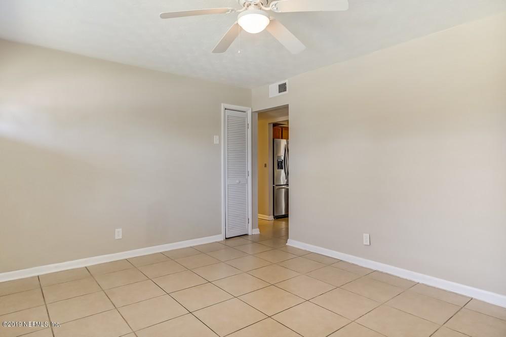 4427 Barnes Road South Jacksonville, FL 32207 - Photo 8 of 39 a view of an empty room
