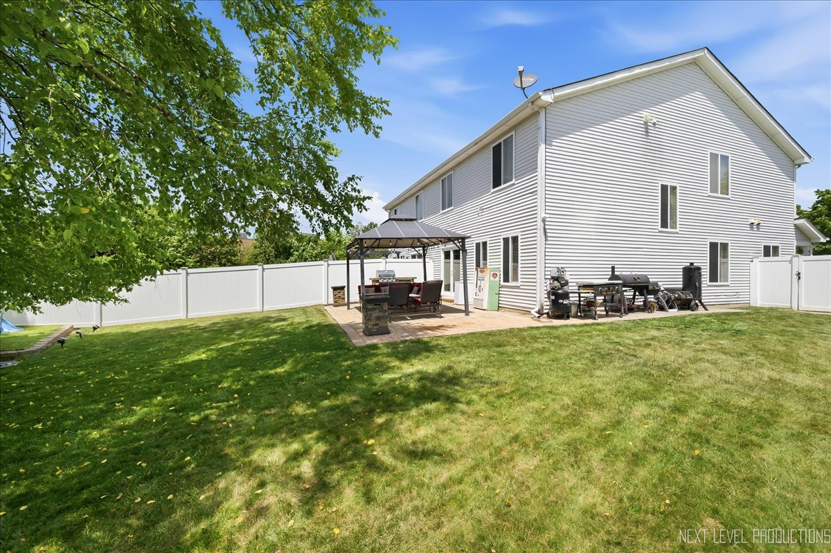 2810 Ledgestone Court Naperville, IL 60564 - Photo 33 of 36