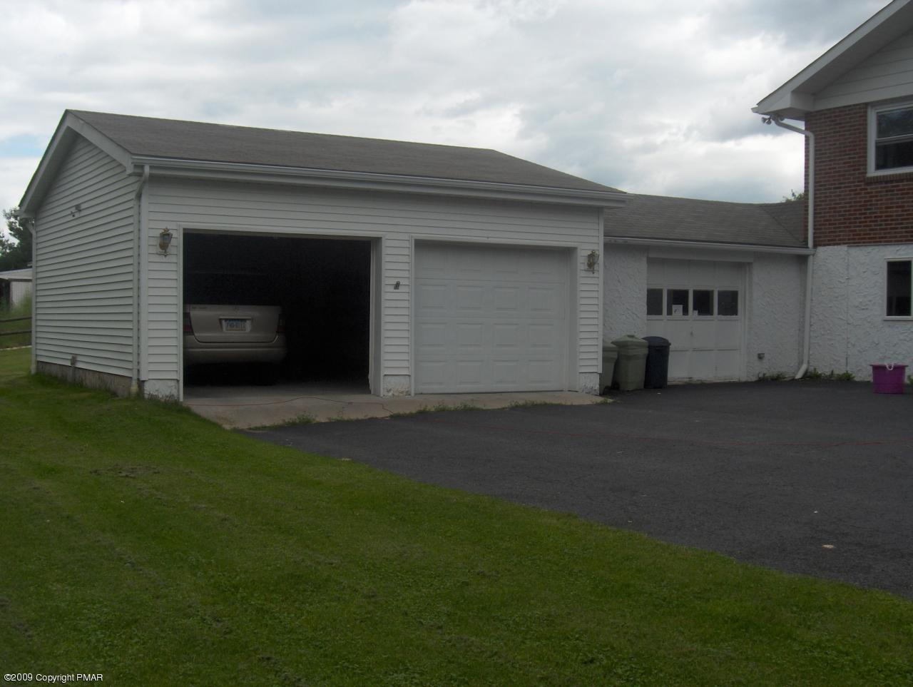 3 Doll Road Stroudsburg, PA 18360 - Photo 3 of 8 3 Car Garage