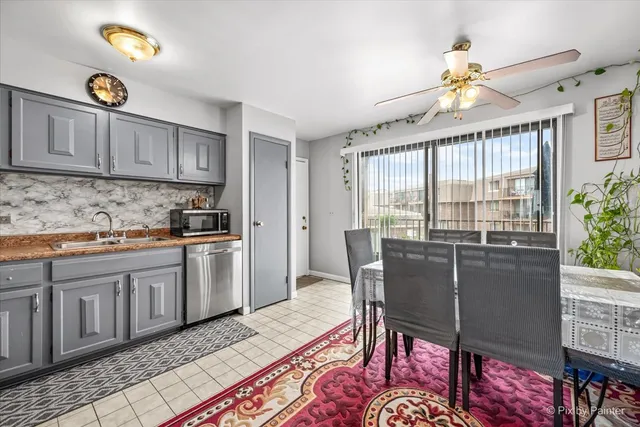 $1,800 | 1452 Carol Court, Unit 2A, Palatine, IL 60074