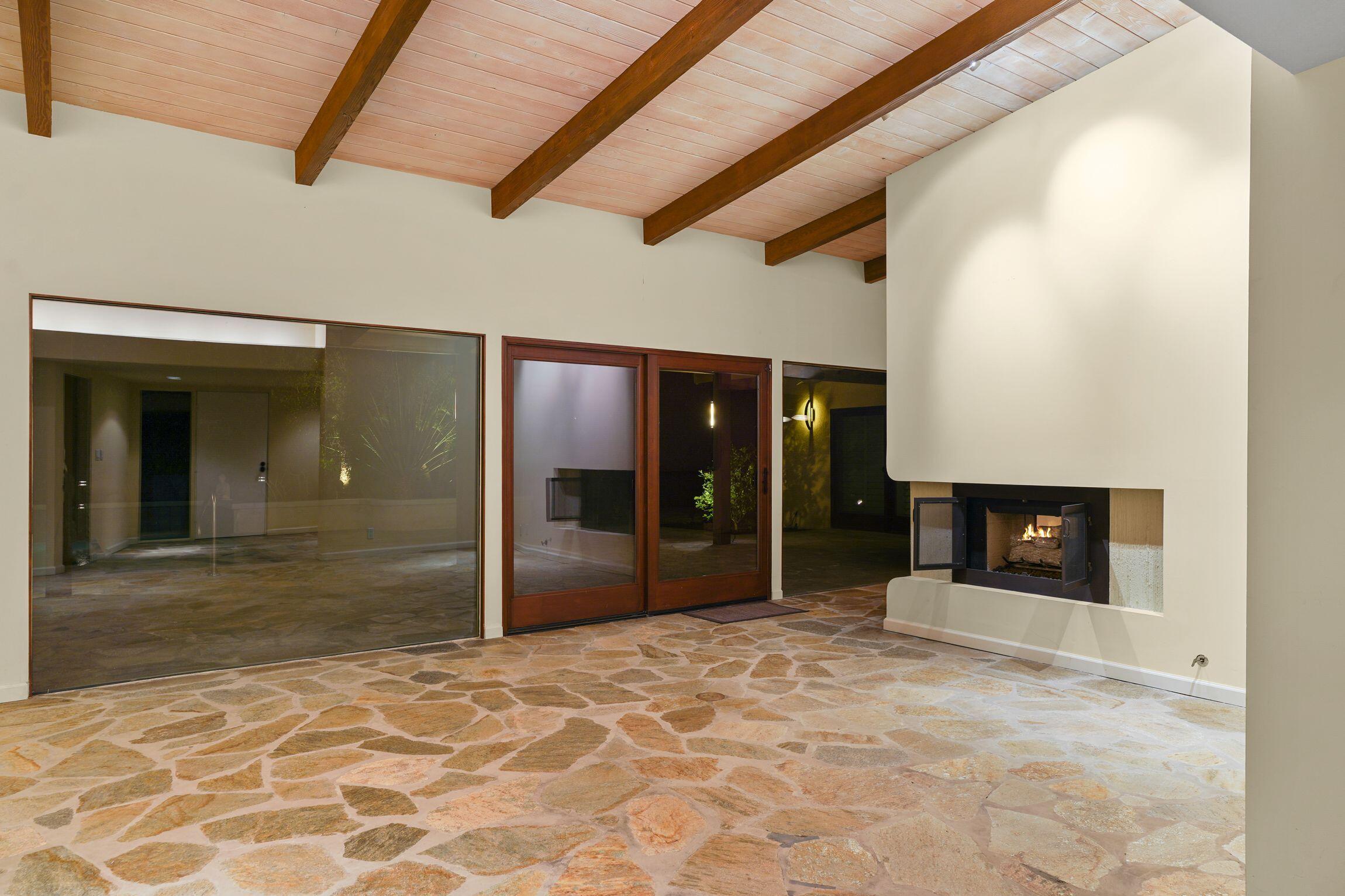 1345 Deep Well Road Palm Springs, CA 92264 - Photo 19 of 44 Living Room
