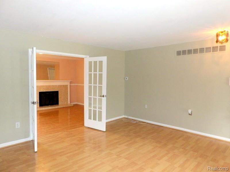 22226 Derby Road Woodhaven, MI 48183 - Photo 12 of 41