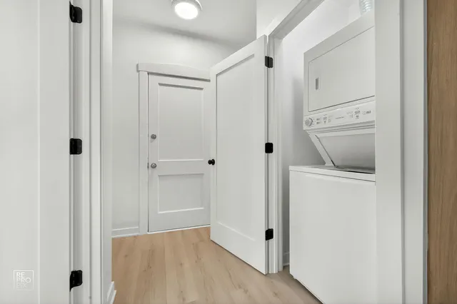 $2,495 | 6975 North Bell Avenue, Unit 1, Chicago, IL 60645