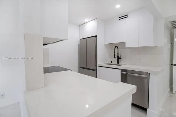 $2,299 | 13250 Southwest 7th Court, Unit 204L, Pembroke Pines, FL 33027