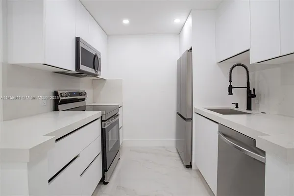 $2,299 | 13250 Southwest 7th Court, Unit 204L, Pembroke Pines, FL 33027