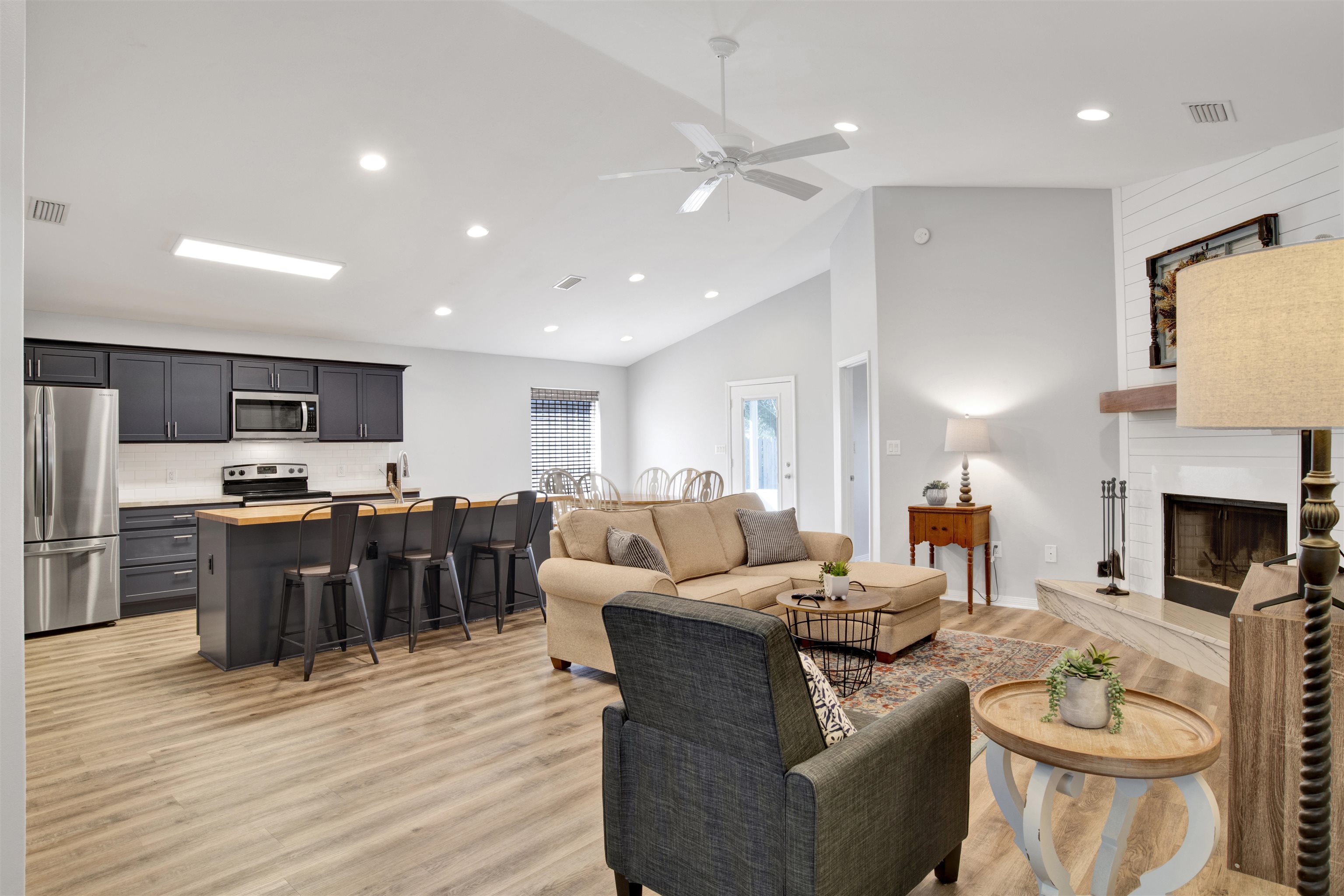 7145 Raintree Lane Gulf Shores, AL 36542 - Photo 4 of 25 Living Room