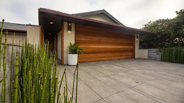 $18,000 | 16 North Stonington Road, Laguna Beach, CA 92651