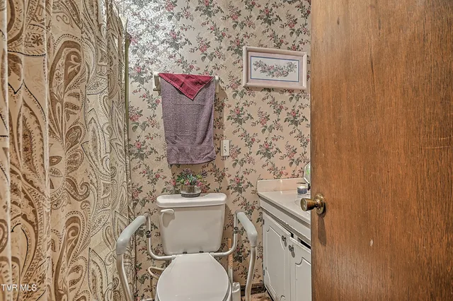 $230,000 | 465 Springfield Drive, Bristol, TN 37620