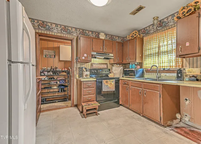 $230,000 | 465 Springfield Drive, Bristol, TN 37620