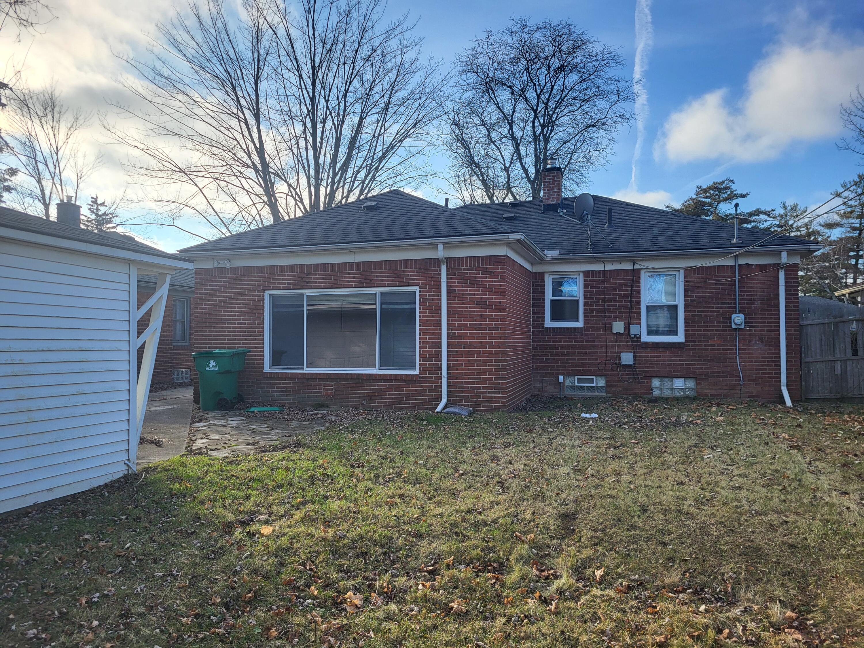23360 Teppert Avenue Eastpointe, MI 48021 - Photo 2 of 14 20240102_144838
