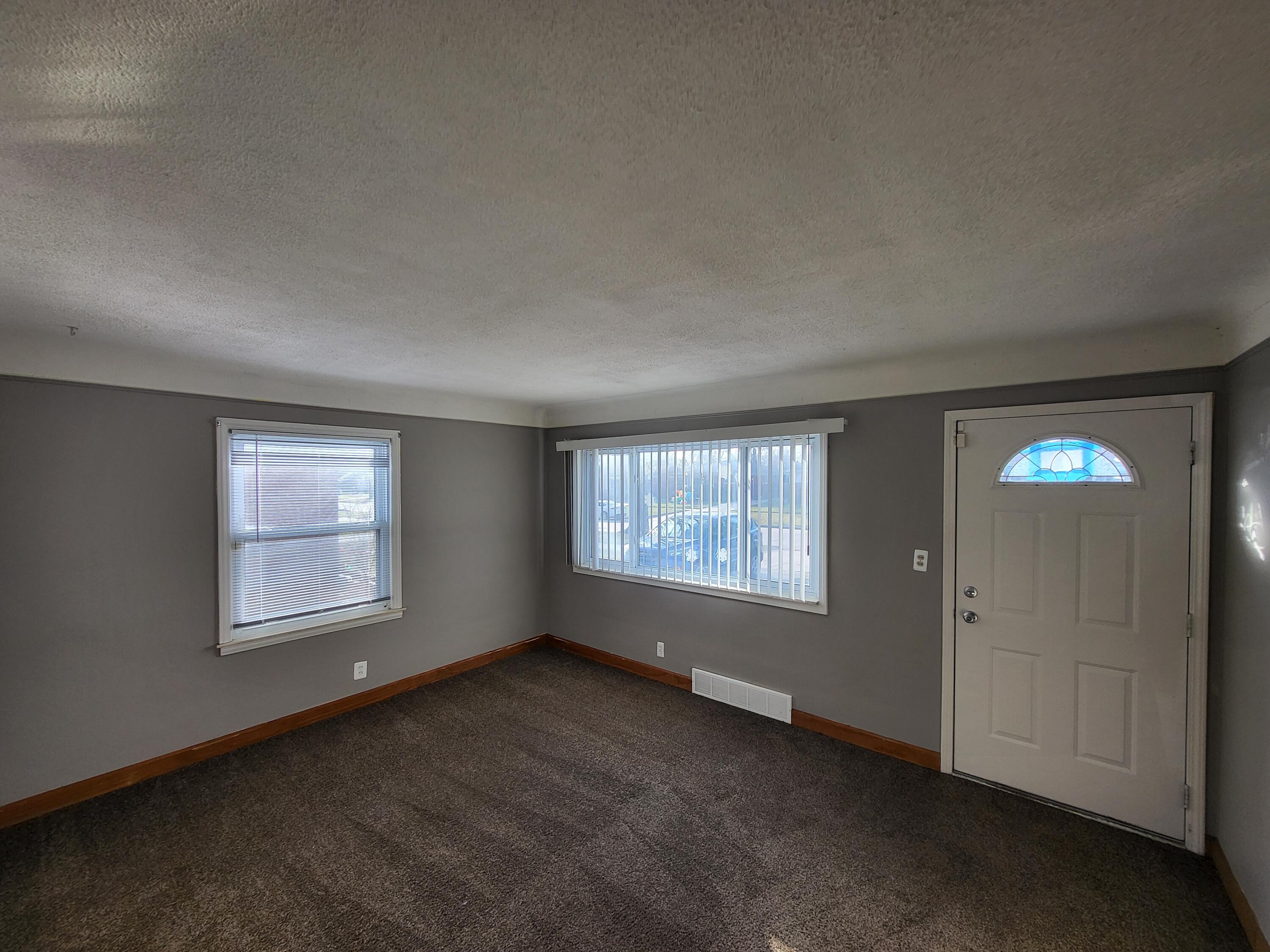 23360 Teppert Avenue Eastpointe, MI 48021 - Photo 3 of 14 20240102_144931