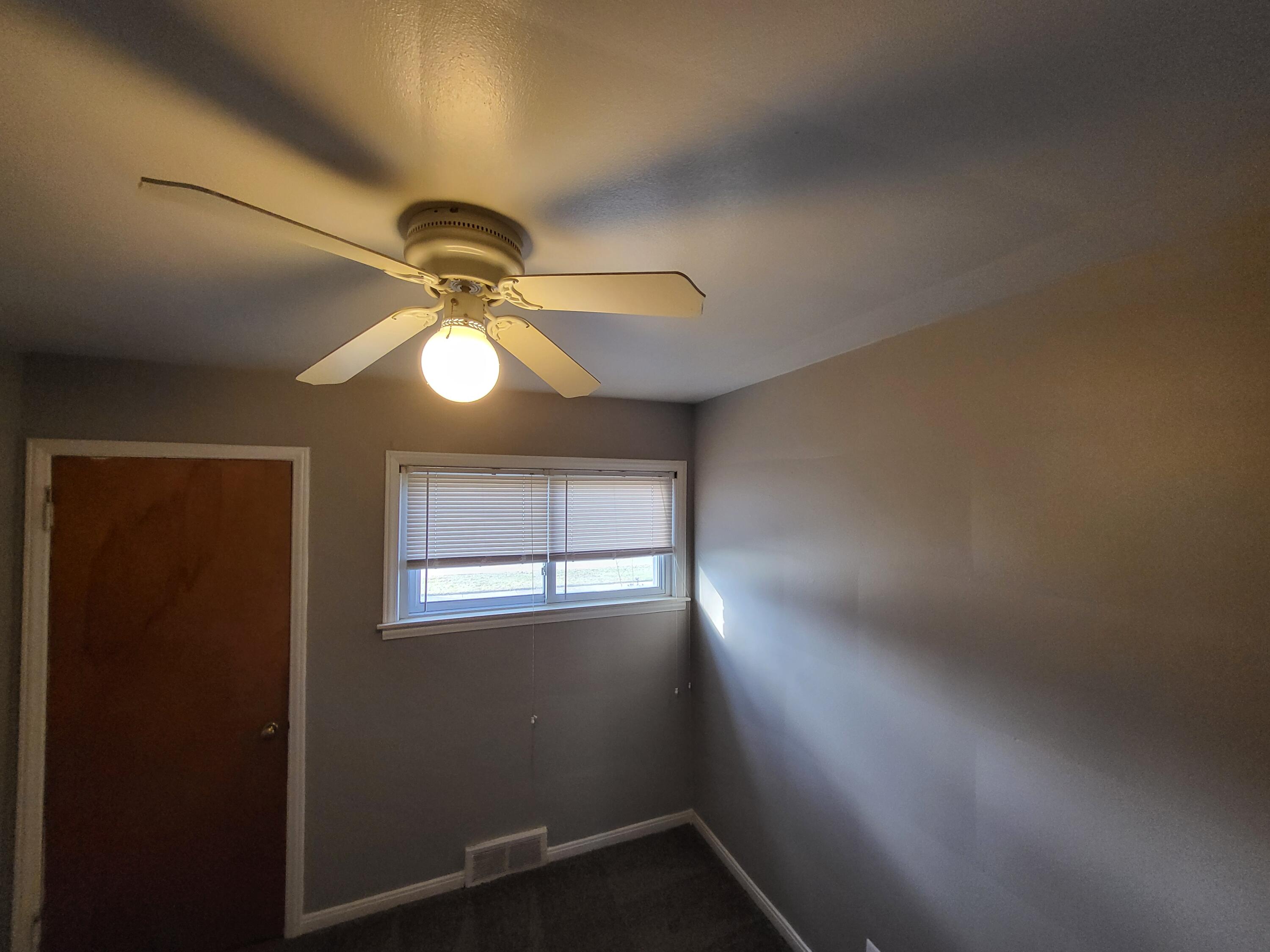23360 Teppert Avenue Eastpointe, MI 48021 - Photo 5 of 14 20240102_144955
