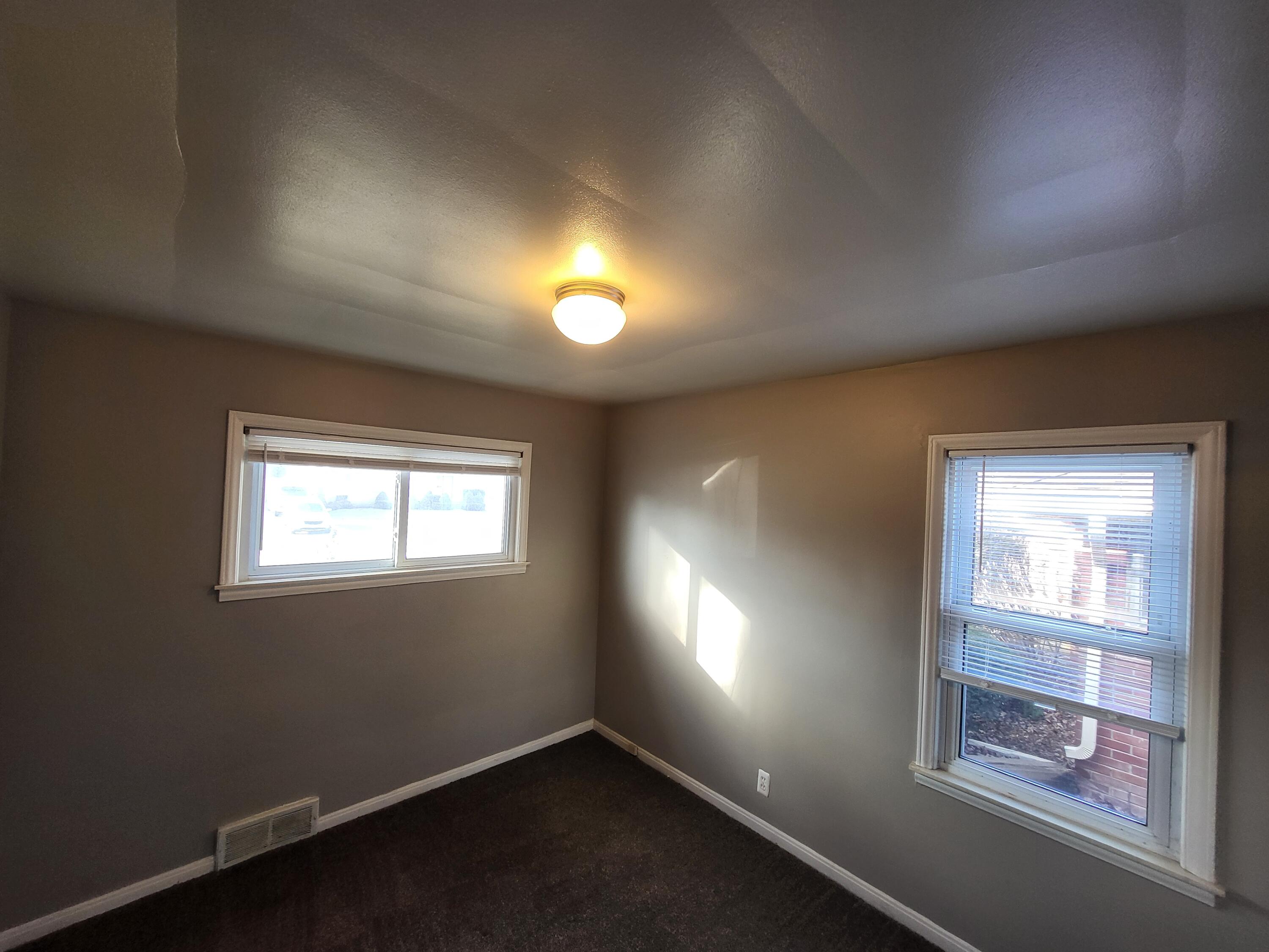 23360 Teppert Avenue Eastpointe, MI 48021 - Photo 6 of 14 20240102_145005