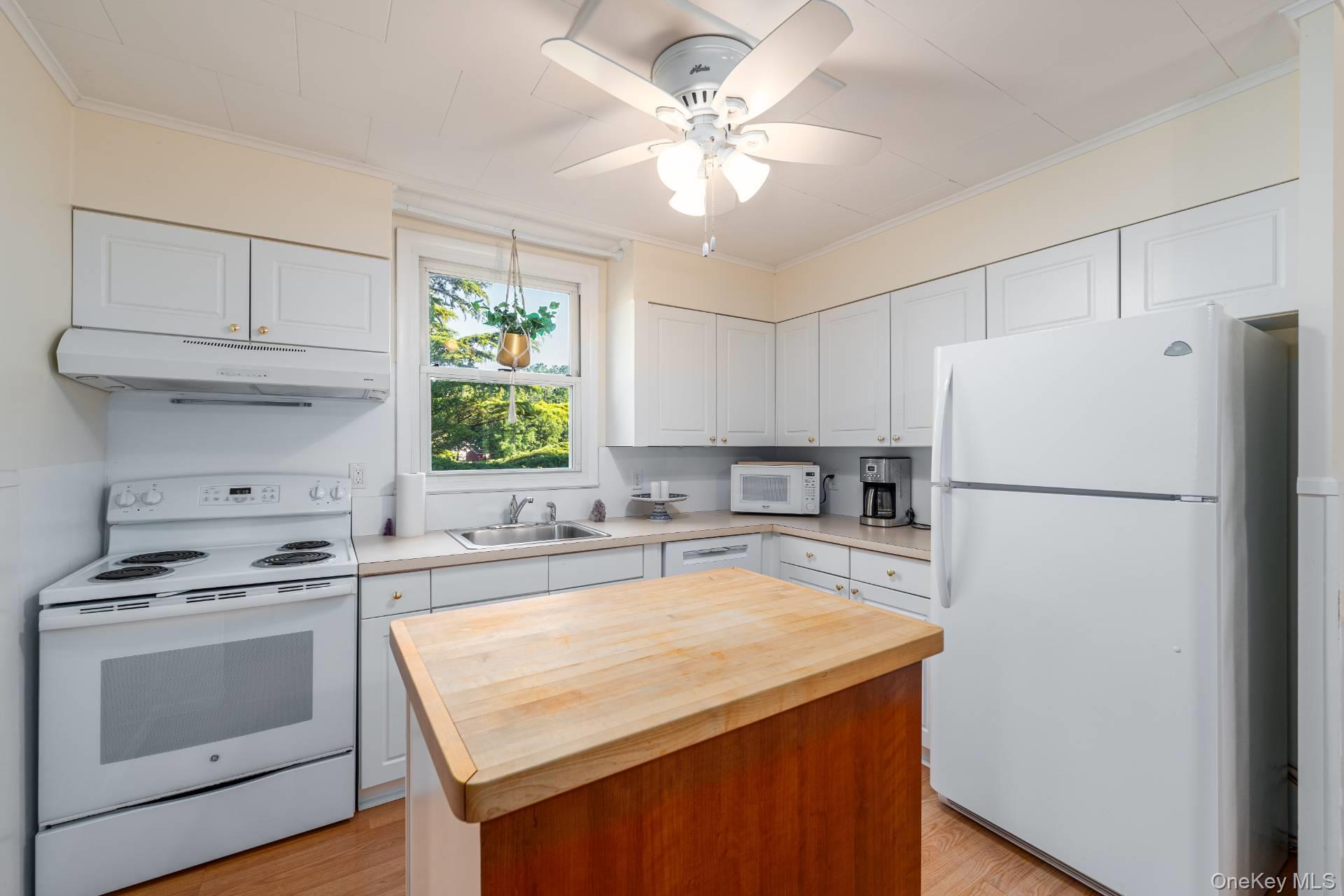 2380 South Harbor Road Southold, NY 11971 - Photo 5 of 18 2380 South Harbor Road
