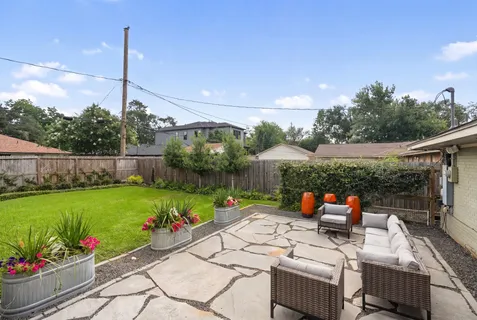 $835,000 | 2210 Chantilly Lane, Houston, TX 77018