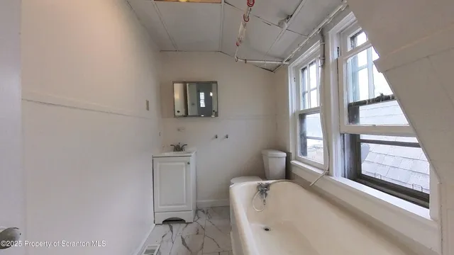 $900 | 52 Luzerne Street, Unit 3, Wilkes Barre, PA 18706