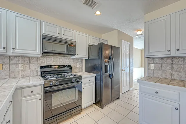 $2,275 | 13410 Lynnville Drive, Houston, TX 77065