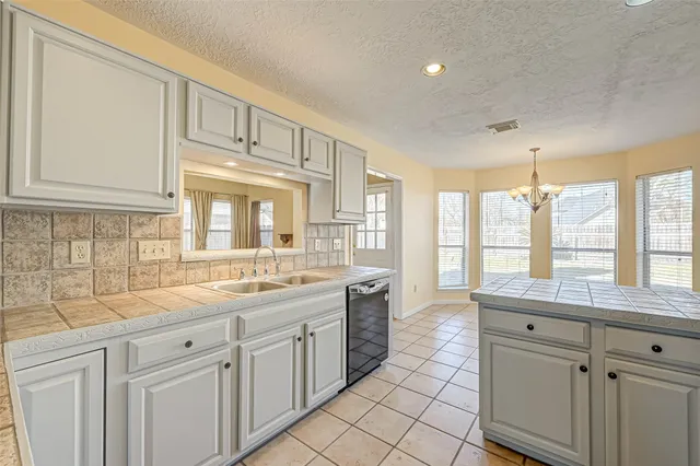 $2,275 | 13410 Lynnville Drive, Houston, TX 77065