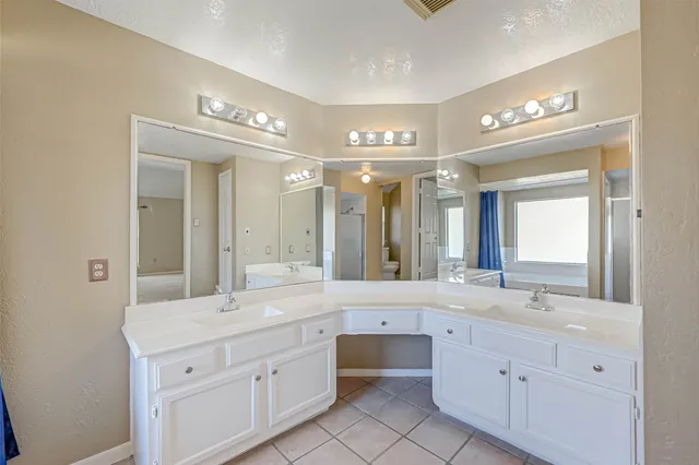 $2,275 | 13410 Lynnville Drive, Houston, TX 77065