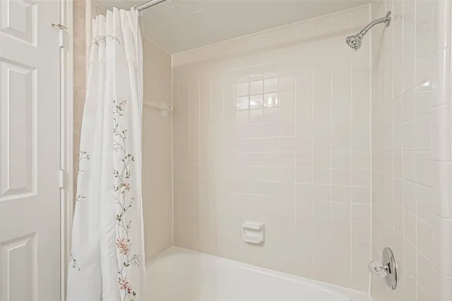 $2,275 | 13410 Lynnville Drive, Houston, TX 77065