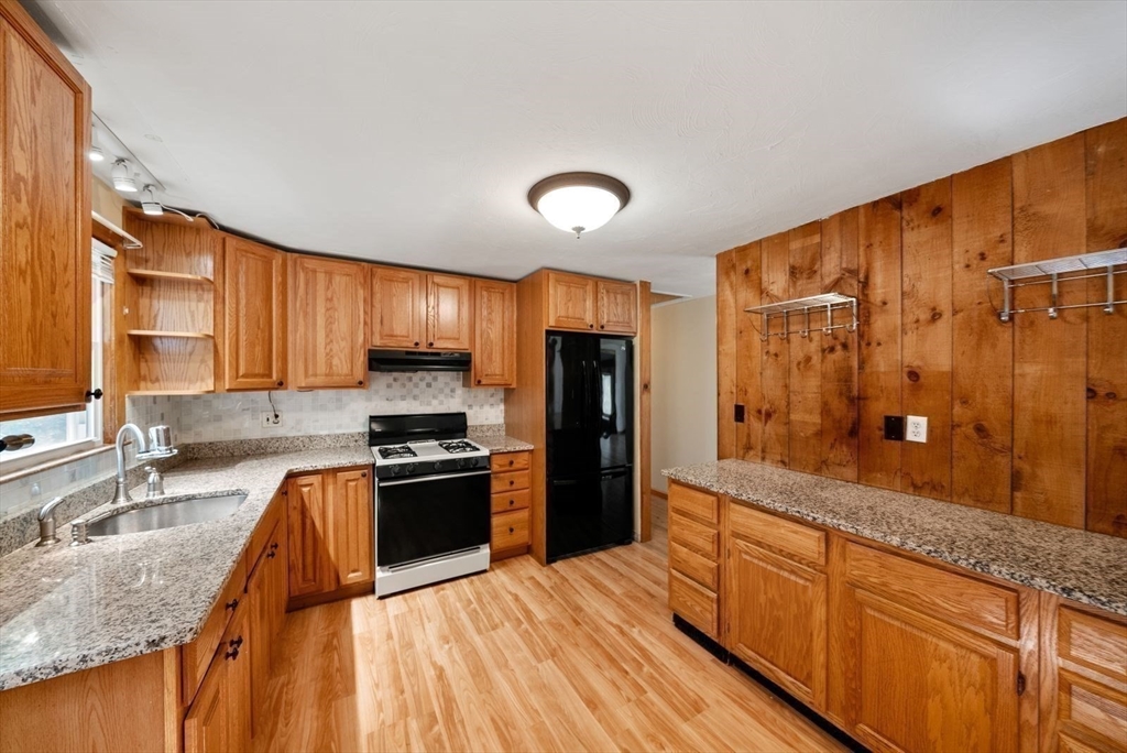 52 Richard Road Hanson, MA 02341 - Photo 10 of 32 Gallery Image 10