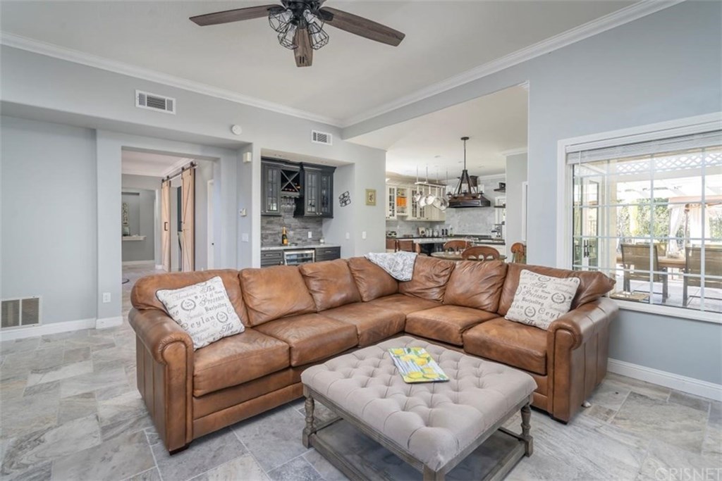 22324 Circle J Ranch Road Saugus, CA 91350 - Photo 12 of 46