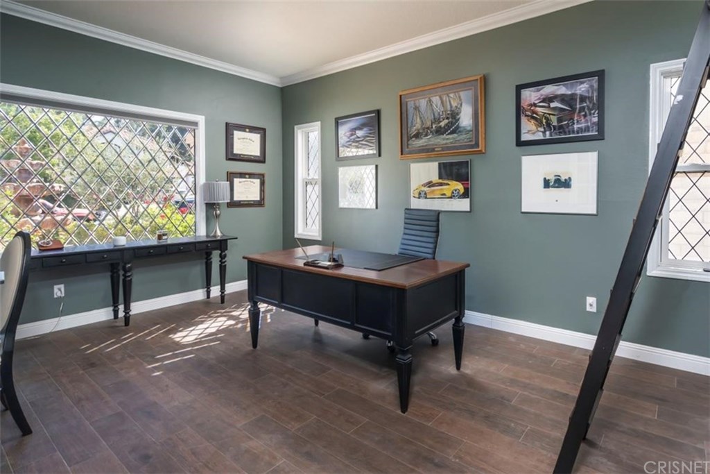 22324 Circle J Ranch Road Saugus, CA 91350 - Photo 18 of 46