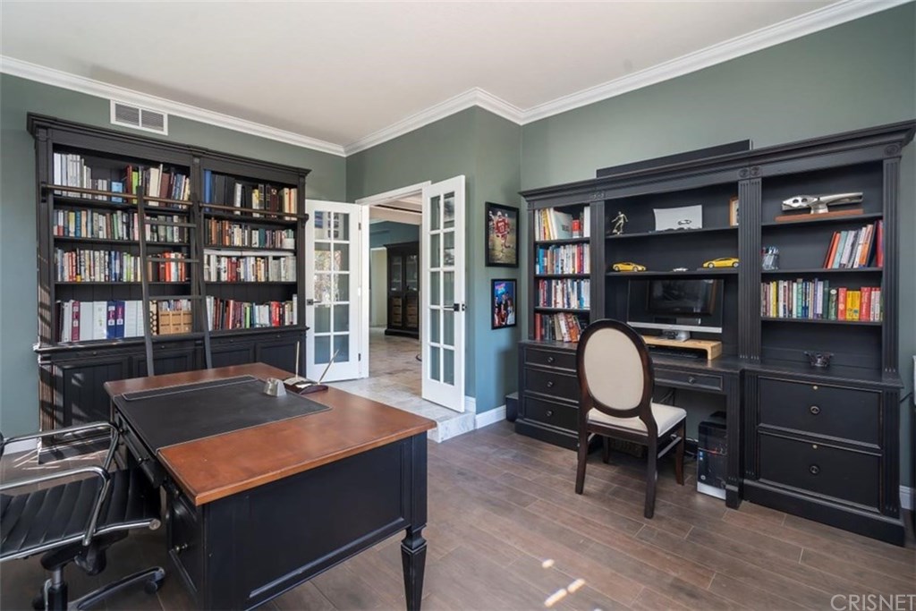 22324 Circle J Ranch Road Saugus, CA 91350 - Photo 19 of 46