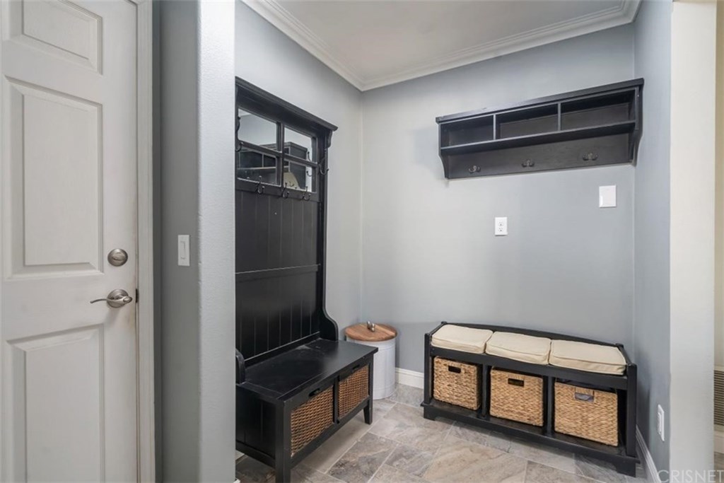 22324 Circle J Ranch Road Saugus, CA 91350 - Photo 22 of 46