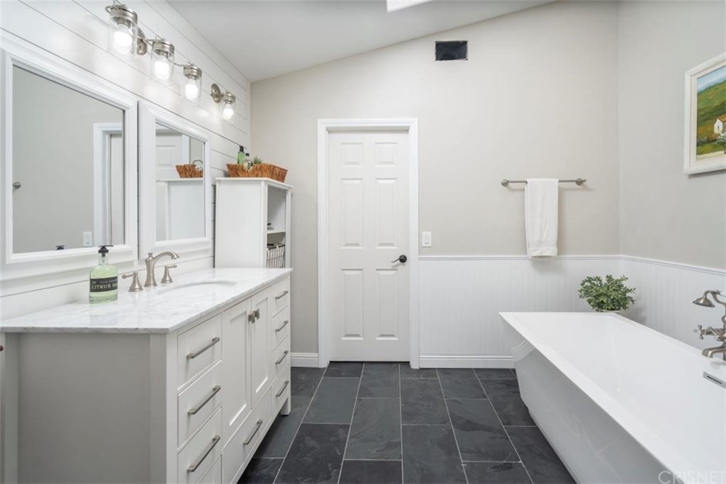 22324 Circle J Ranch Road Saugus, CA 91350 - Photo 28 of 46