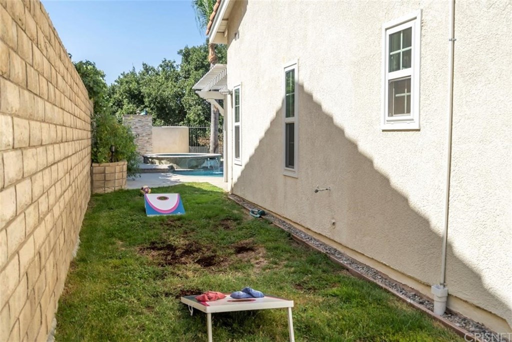 22324 Circle J Ranch Road Saugus, CA 91350 - Photo 37 of 46
