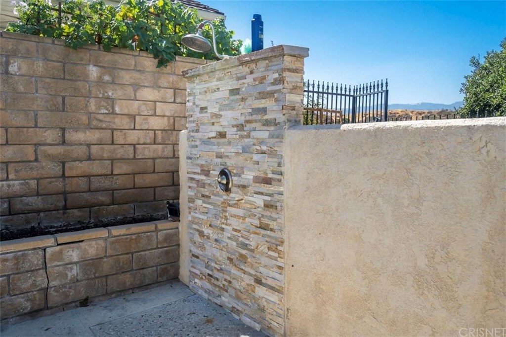 22324 Circle J Ranch Road Saugus, CA 91350 - Photo 39 of 46