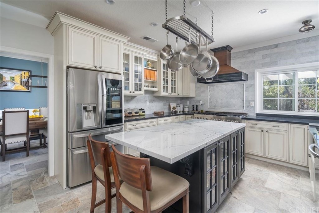 22324 Circle J Ranch Road Saugus, CA 91350 - Photo 10 of 46