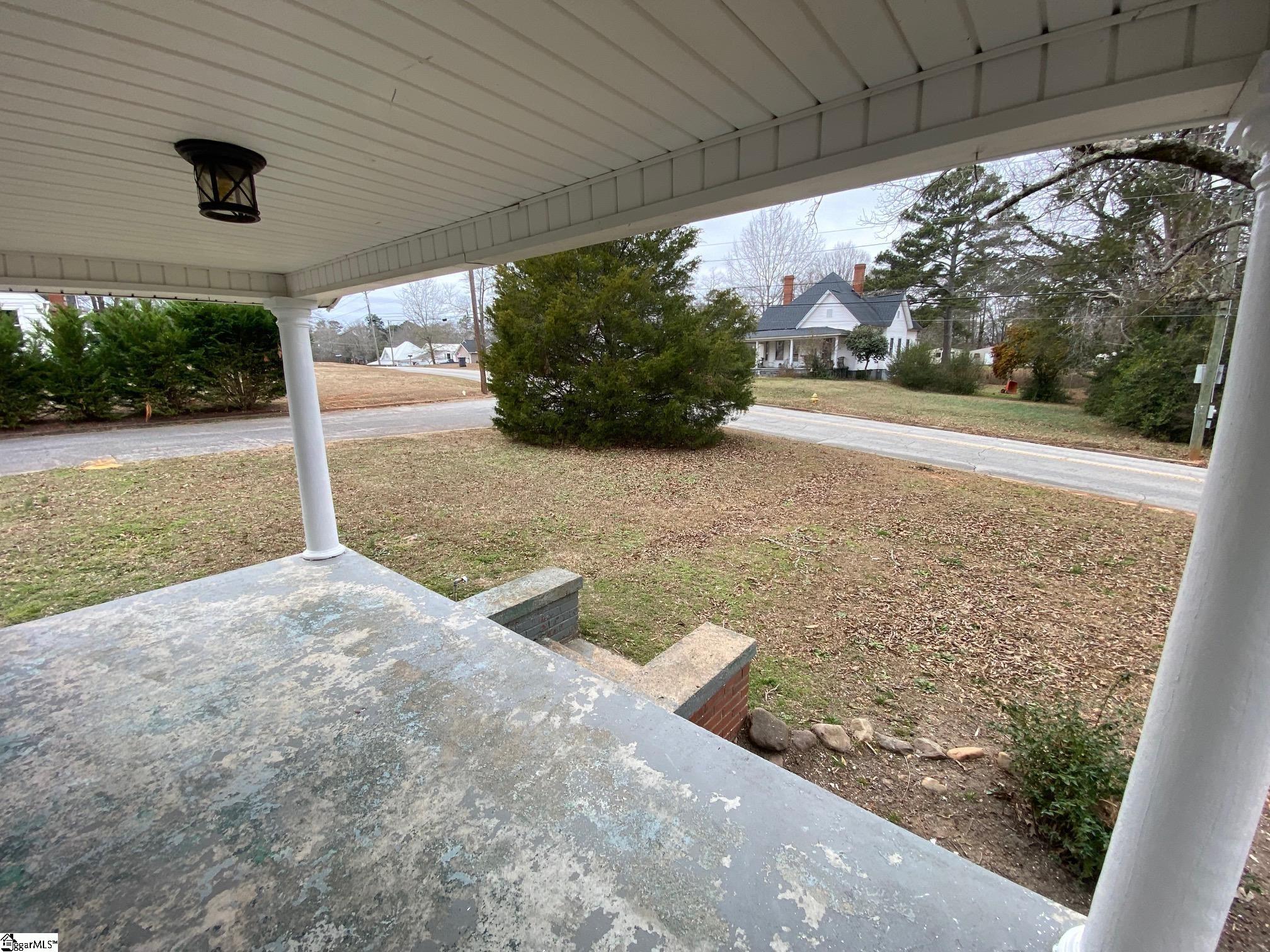 719 Chestnut Street Laurens, SC 29360 - Photo 15 of 17