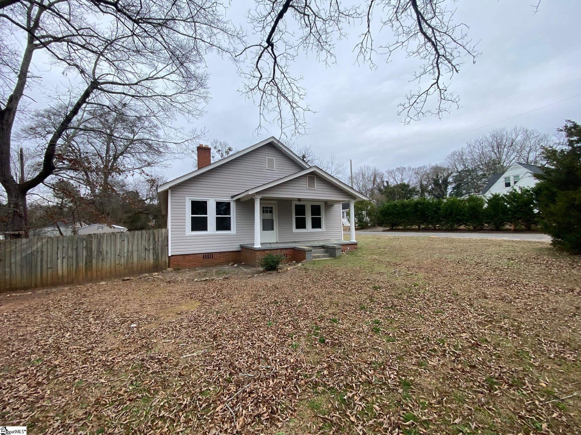 719 Chestnut Street Laurens, SC 29360 - Photo 2 of 17
