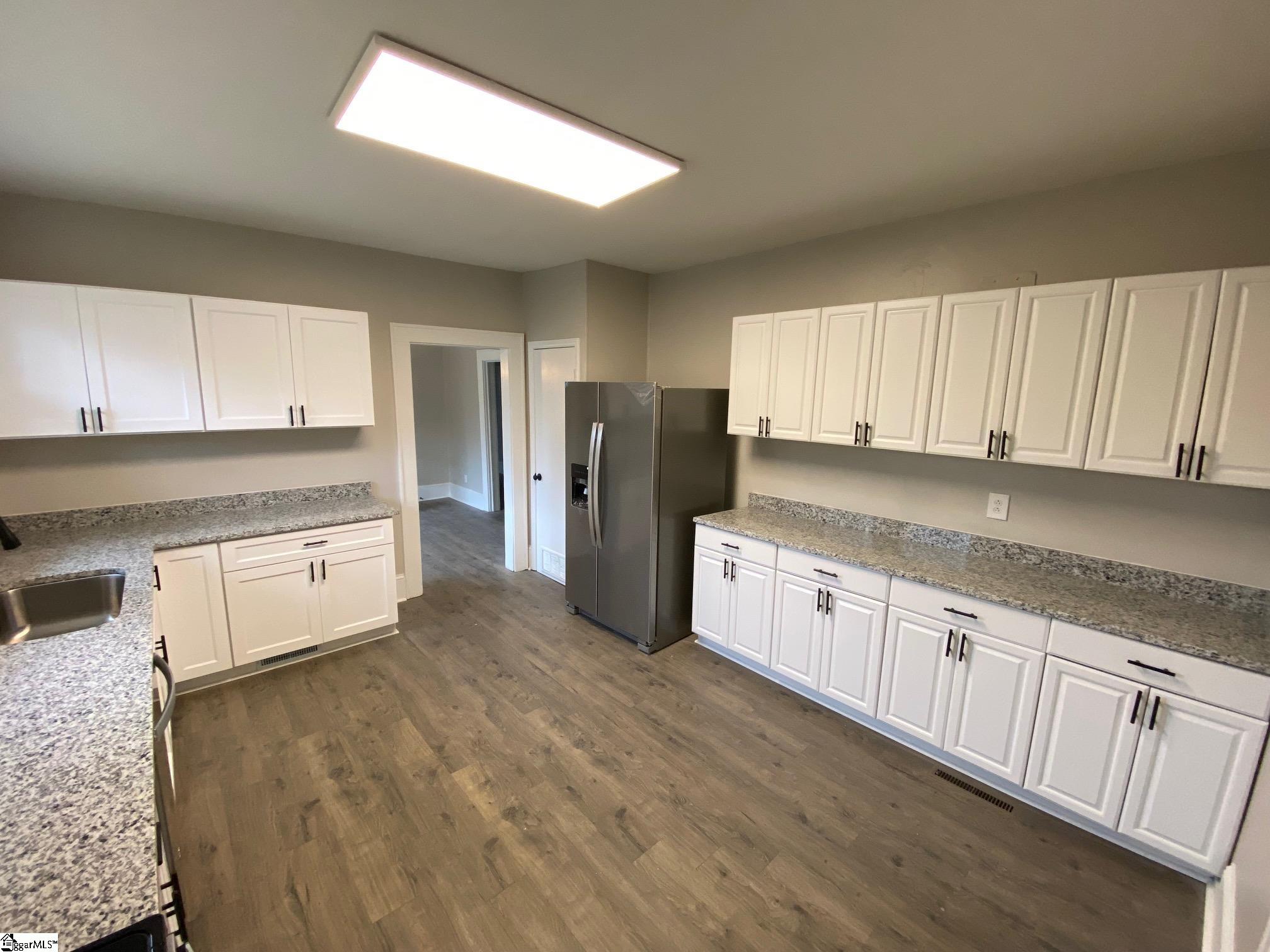 719 Chestnut Street Laurens, SC 29360 - Photo 6 of 17