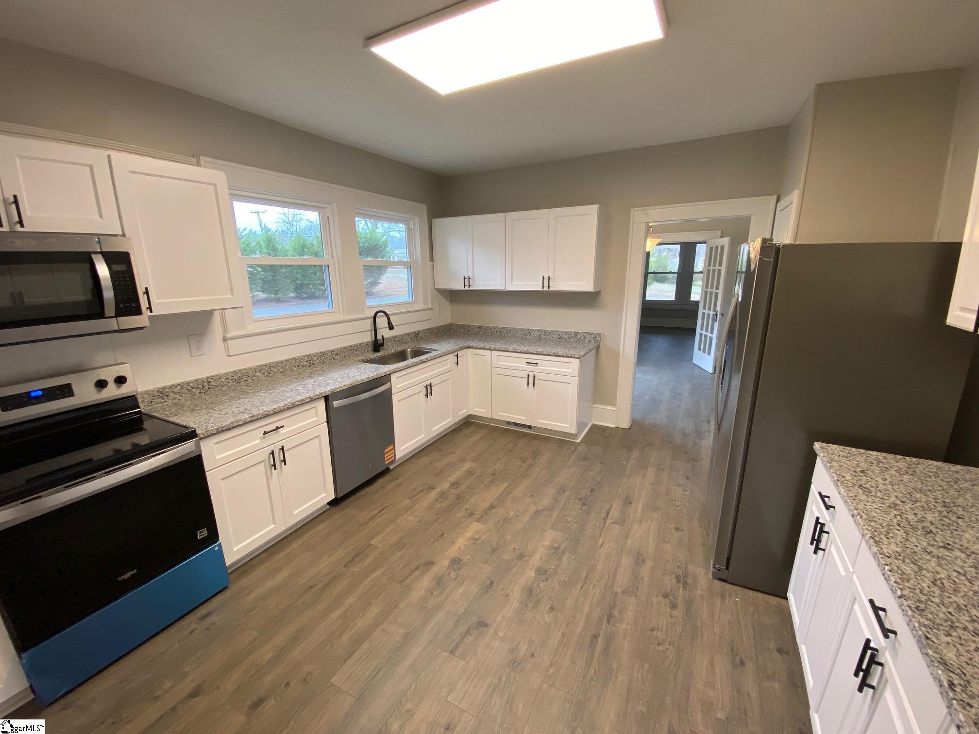 719 Chestnut Street Laurens, SC 29360 - Photo 7 of 17